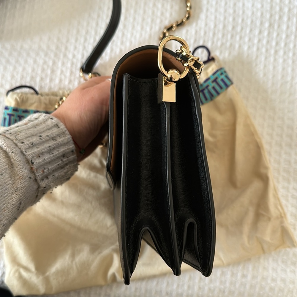 Tory Burch black leather crossbody - Picture 5 of 10